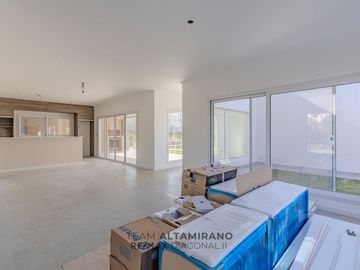 CASA EN VENTA EN HARAS DEL SUR 2, A ESTRENAR