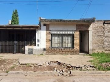VENTA CASA DOS DORMITORIOS TIRO SUIZO COCHERA