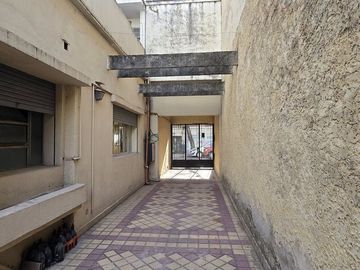 Venta Casa 3 dormitorios o LOTE para constructora