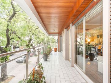 VENTA 200m2 cubiertos 3 cochera Belgrano R PERMUTA