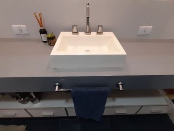 VENTA CASA 3 AMB MODERNA CON PARQUE Y GARAGE