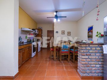 VENTA Casa 3 dormitorios y estudio en esquina NQN