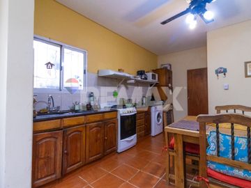 VENTA Casa 3 dormitorios y estudio en esquina NQN