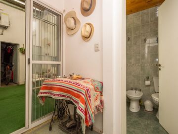 CASA 5 AMB. C/TERRAZA PROPIA Y COCHERA BARRIO NAÓN