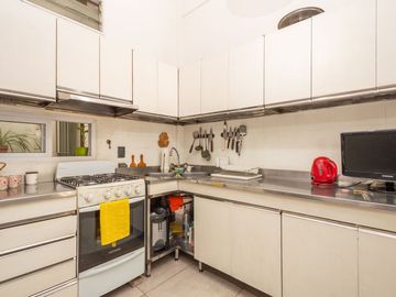CASA 5 AMB. C/TERRAZA PROPIA Y COCHERA BARRIO NAÓN