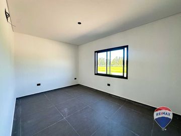 CASA EN VENTA 4 AMBIENTES A ESTRENAR
