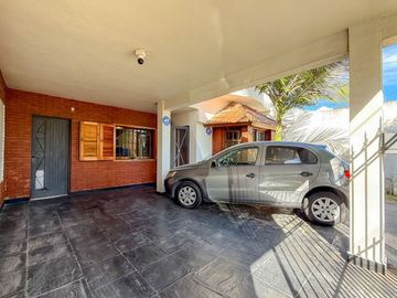 Casa en venta 4 amb con quincho Lomas de Zamora