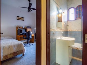 Casa en venta 4 amb con quincho Lomas de Zamora