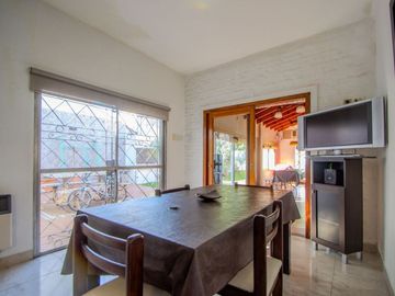 Casa en venta 4 amb con quincho Lomas de Zamora