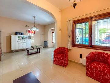 Casa en venta 4 amb con quincho Lomas de Zamora