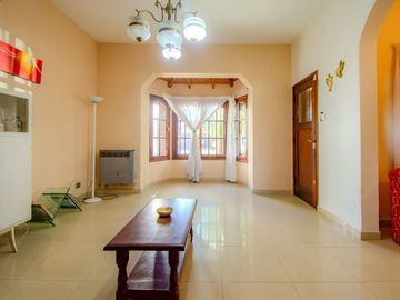 Casa en venta 4 amb con quincho Lomas de Zamora