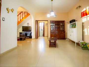 Casa en venta 4 amb con quincho Lomas de Zamora