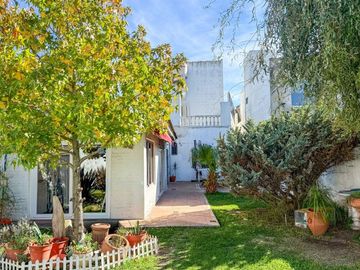 Casa en venta 4 amb con quincho Lomas de Zamora