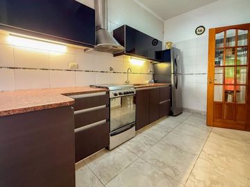 Casa en venta 4 amb con quincho Lomas de Zamora