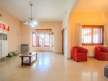 Casa en venta 4 amb con quincho Lomas de Zamora