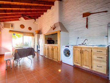 Casa en venta 4 amb con quincho Lomas de Zamora