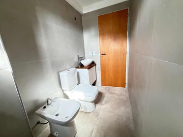 VENTA DEPTO 2 AMB CON BALCON CORRIDO - EN CASEROS