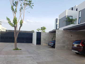 Townhouse nuevo en Temozón Norte | 206 m² | Alberca | entrega inmediata, Mérida
