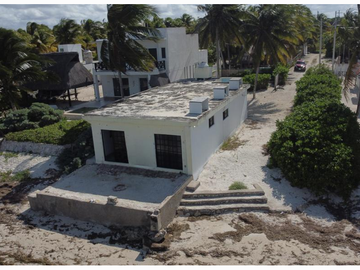 VENTA CASA A LA ORILLA DEL MAR EN TELCHAC PUERTO, YUCATÁN