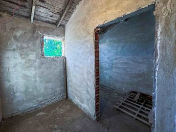 CASA EN VENTA BERISSO A RECICLAR CON PARQUE