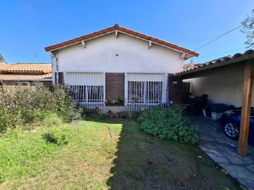 VENTA CASA 4 AMBIENTES CASTELAR COCHERA