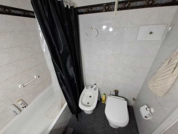 VENTA CASA 4 AMBIENTES CASTELAR COCHERA