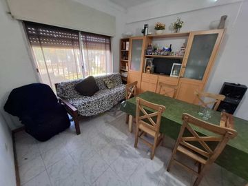 VENTA CASA 4 AMBIENTES CASTELAR COCHERA