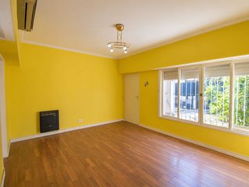 Hermoso chalet de 3 ambientes con quincho y parque