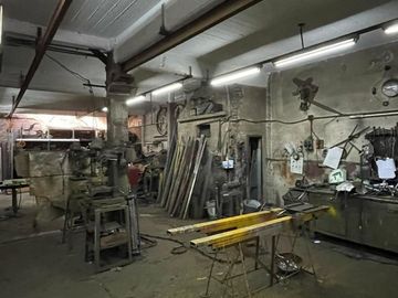 GALPON VENTA CON OFICINA V.LUGANO MAS CASA 5 AMB.