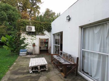 VENTA CASA 5 AMBIENTES - A REFACCIONAR-TORTUGUITAS