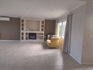 Casa 6 ambientes  alquiler en Maschwitz con pileta