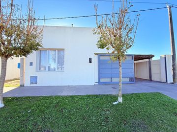 SE VENDE CASA DOS DORMITOROS CON PILETA EN MURPHY