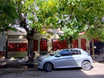 CASA 5 AMB. en venta en Ciudadela. Muy luminosa