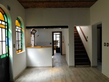 CASA 5 AMB. en venta en Ciudadela. Muy luminosa