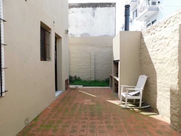 CASA 5 AMB. en venta en Ciudadela. Muy luminosa