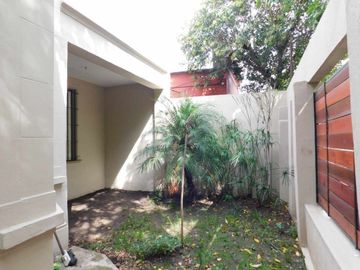 CASA 5 AMB. en venta en Ciudadela. Muy luminosa