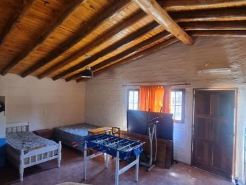 EN VENTA CASA EL CARRIZAL.PARQUE PILETA QUINCHO