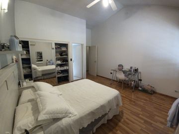 VENDO CASA DE CATEGORIA 5 DORM CON PILETA EN  URCA