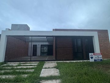 CASA TEJAS CUATRO TRES DORMITORIOS MALAGUEÑO CBA