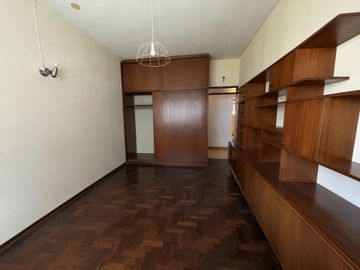 PISO EN VENTA MICROCENTRO 3 DORMITORIOS Y DEP