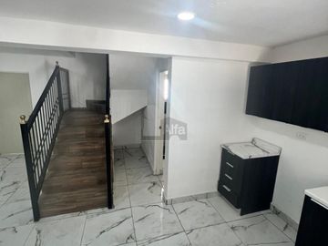 CASA SOLA EN VENTA