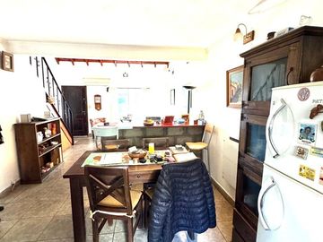 VENTA CASA 4 AMBIENTES EN CASTELAR