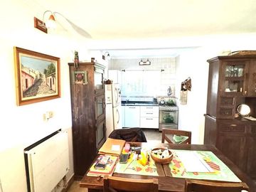 VENTA CASA 4 AMBIENTES EN CASTELAR