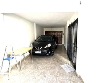 VENTA CASA 4 AMBIENTES EN CASTELAR