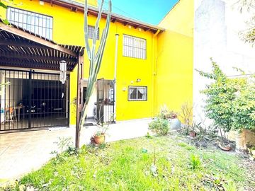 VENTA CASA 4 AMBIENTES EN CASTELAR