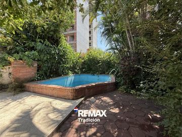 CASA  DE 6 AMB.  VENTA EN CASCO CENTRICO DE RCIA
