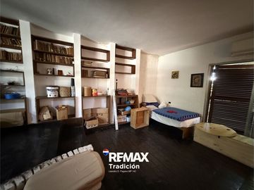 CASA  DE 6 AMB.  VENTA EN CASCO CENTRICO DE RCIA
