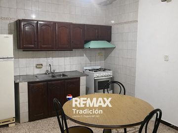 CASA EN VENTA  MACROCENTRO CON GARAGE Y PATIO