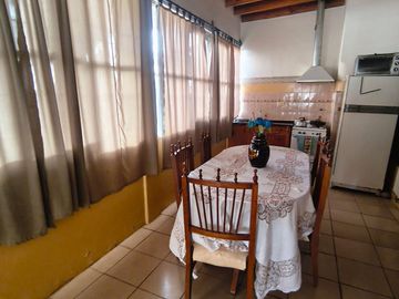 CASA EN SAN JOSE, 5 DORMITORIOS, AMPLIOS AMBIENTES