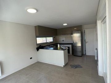 CASA A ESTRENAR EN BARRIO PRIVADO LOMAS DE RUSSELL